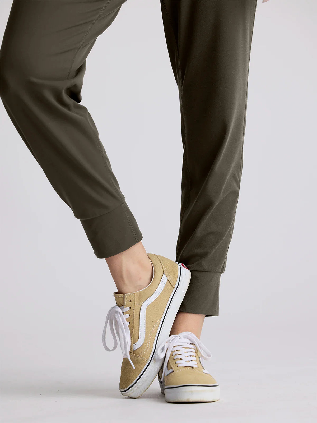 Women's Highmile Fitted Jogger - Smokey Olive